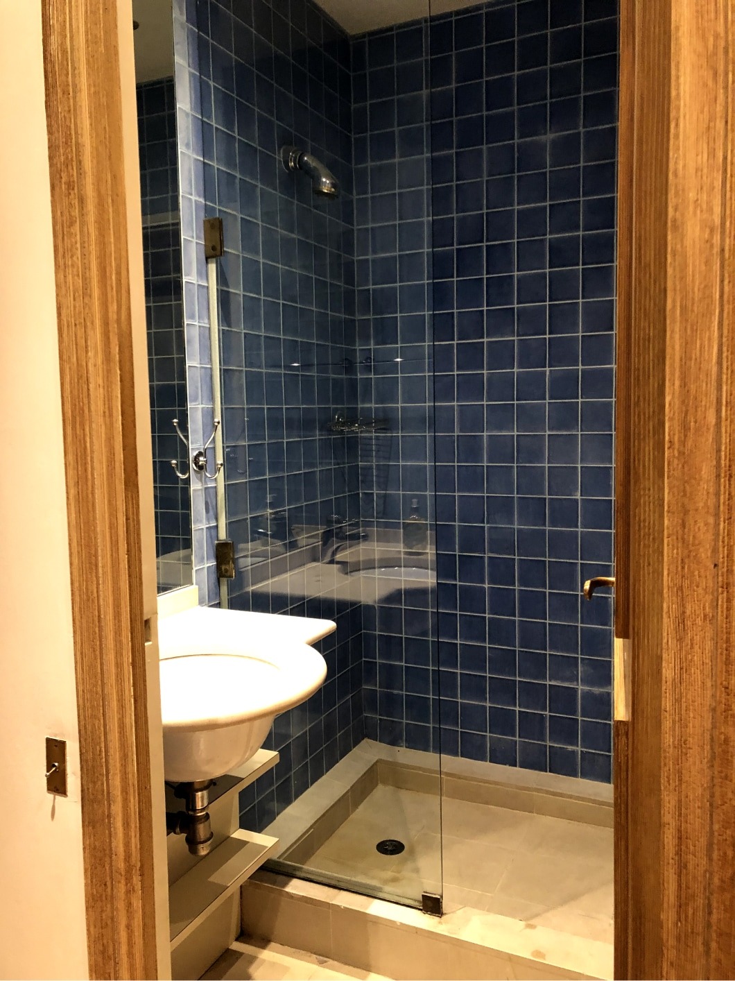 Transformation d’une salle de bain en dressing à Neuilly-sur-Seine - Maison Balzac - Spécialiste de la rénovation en Ile-de-France